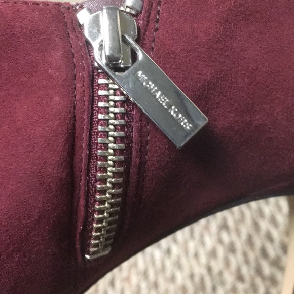 Michael Kors Enclosed Suede Heels ( Velvet ) - Picture 5 of 8